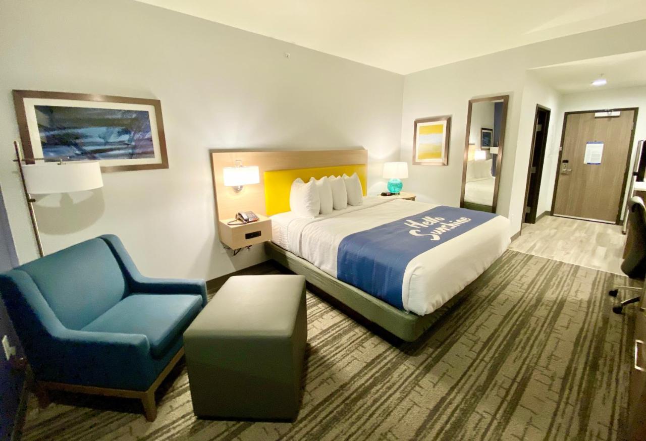 Days By Wyndham West I-10 Walden Hotel 2*