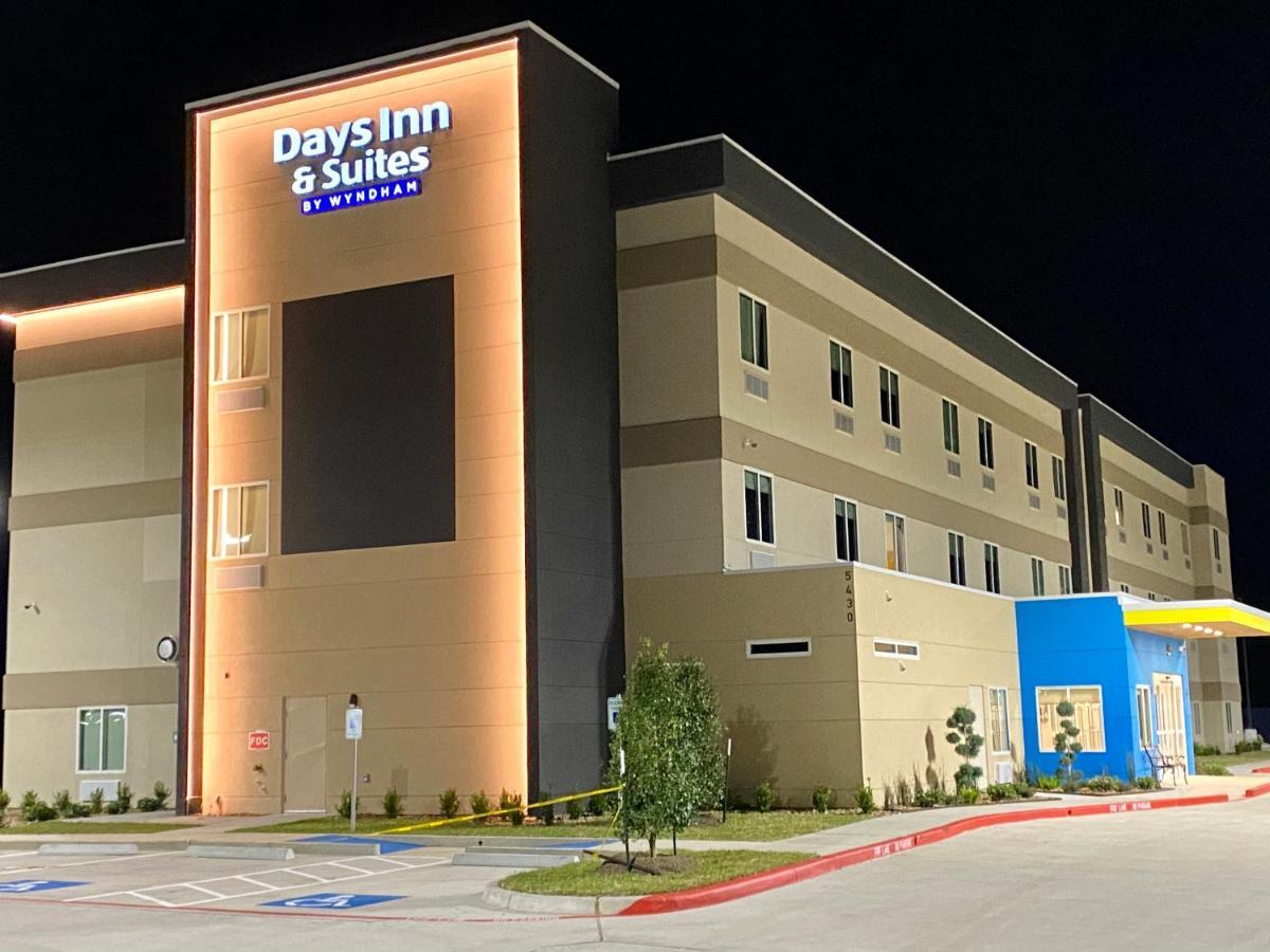 Days By Wyndham West I-10 Walden Hotel 2*