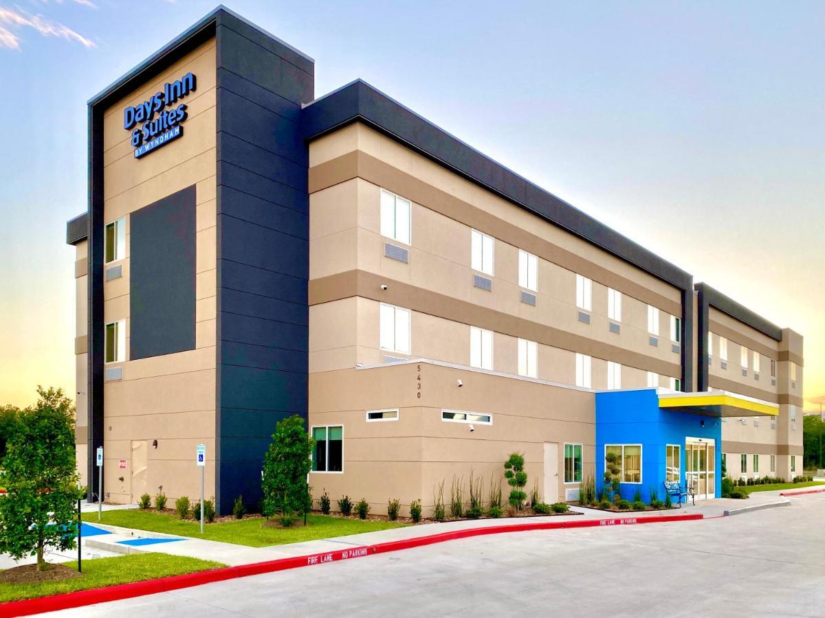 Days By Wyndham West I-10 Walden Hotel 2*